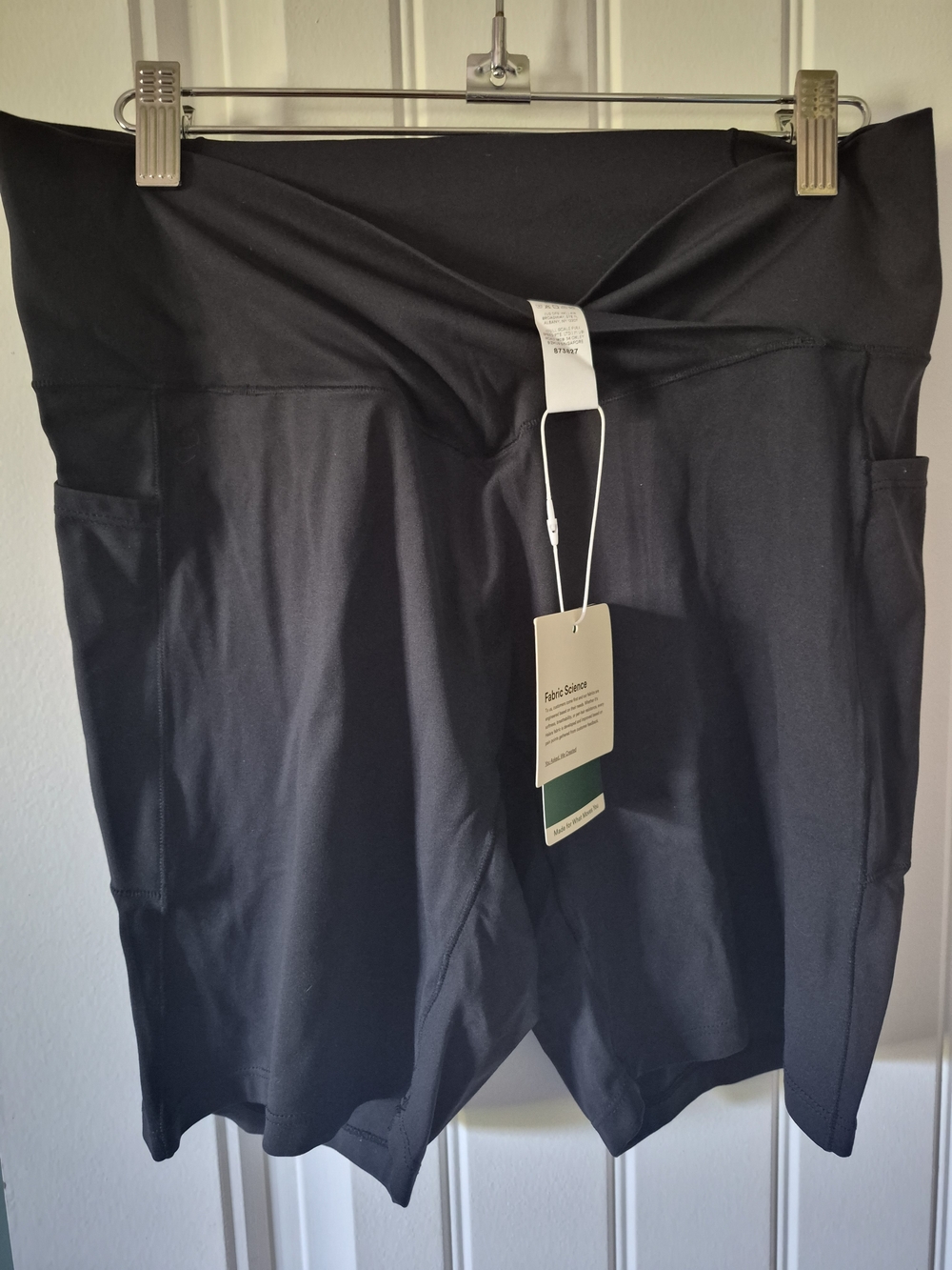 HALARA Black Athletic Athletic Shorts with Side Pockets